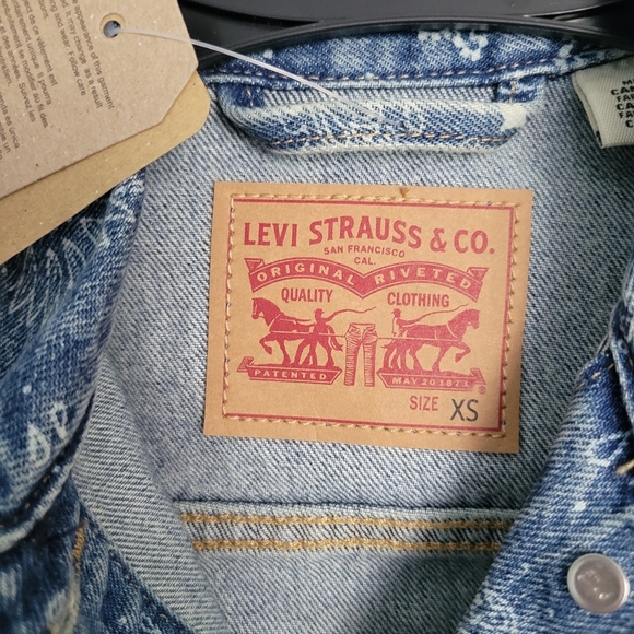 NEW Levi's Original Trucker Jacket Bandana Tile Indigo Medium Wash Sz XS Womens - Picture 3 of 11